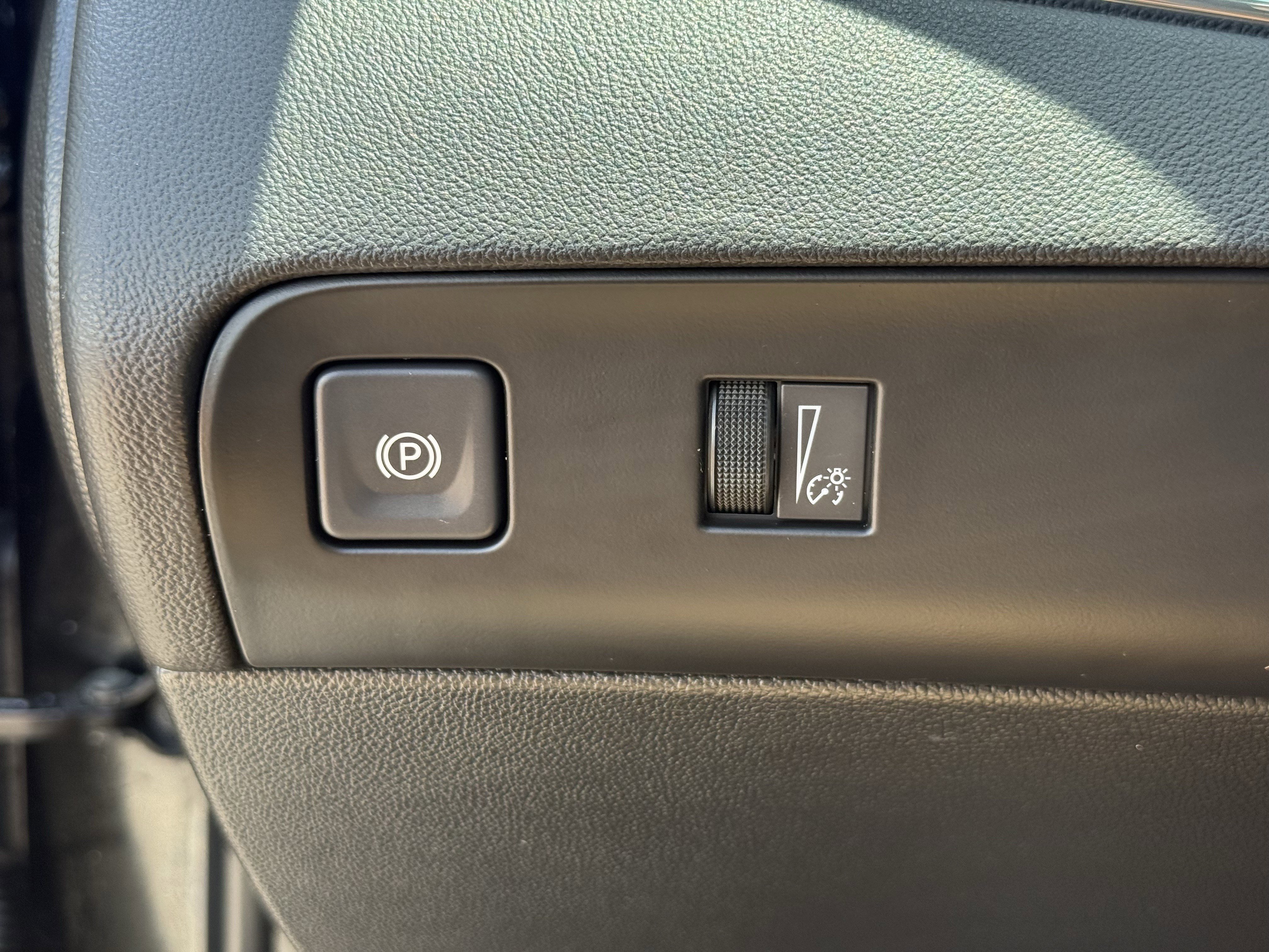 Used 2023 Buick Enclave Essence w/ Sport Touring Edition FWD image 25