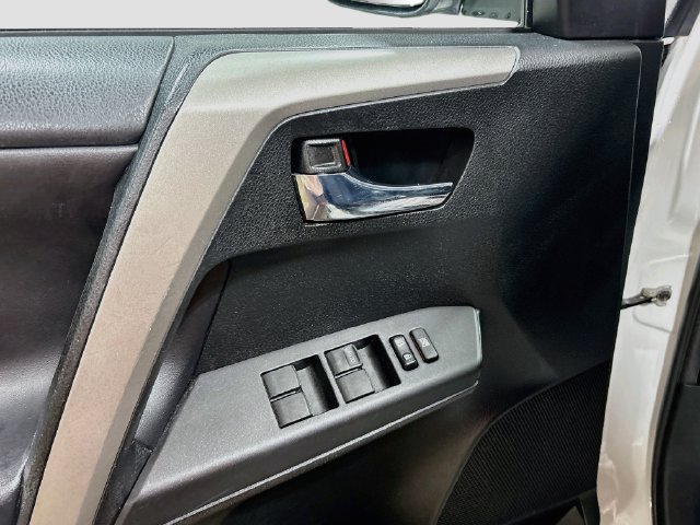 Used 2017 Toyota RAV4 XLE w/ Carpet Mat Package AWD/4WD image 17