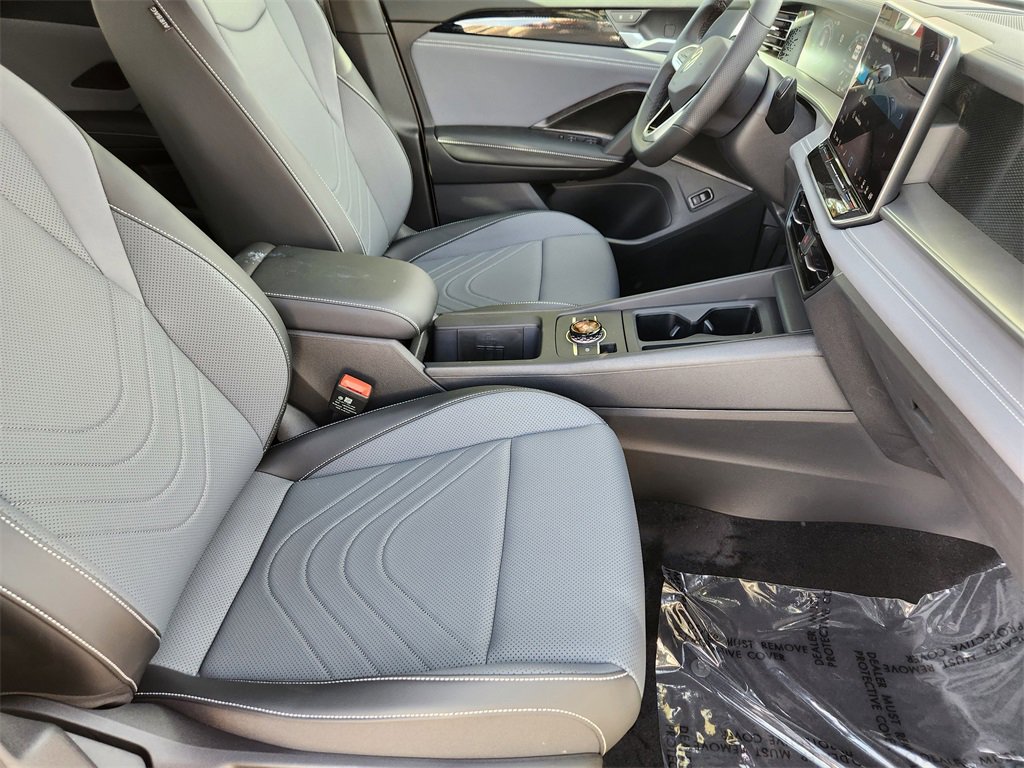 New 2025 Volkswagen Tiguan SE R-Line image 18