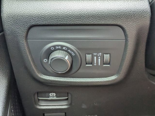 Used 2024 Jeep Grand Cherokee Laredo w/ Luxury Tech Group I AWD/4WD image 29