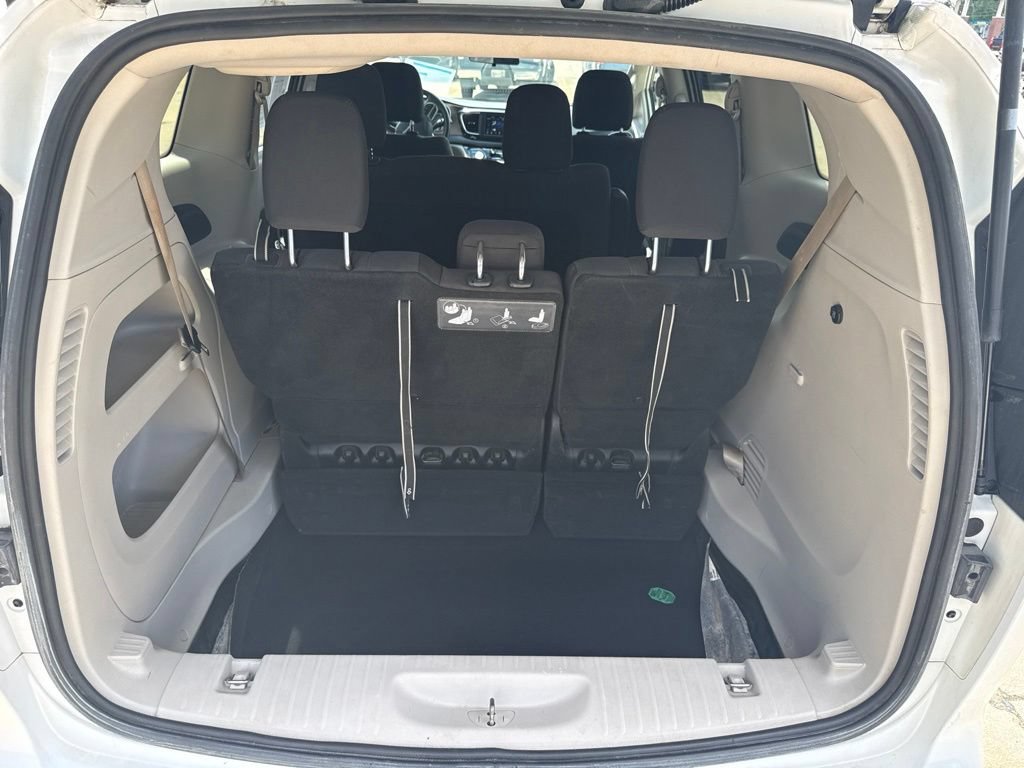 Used 2018 Chrysler Pacifica L FWD image 24