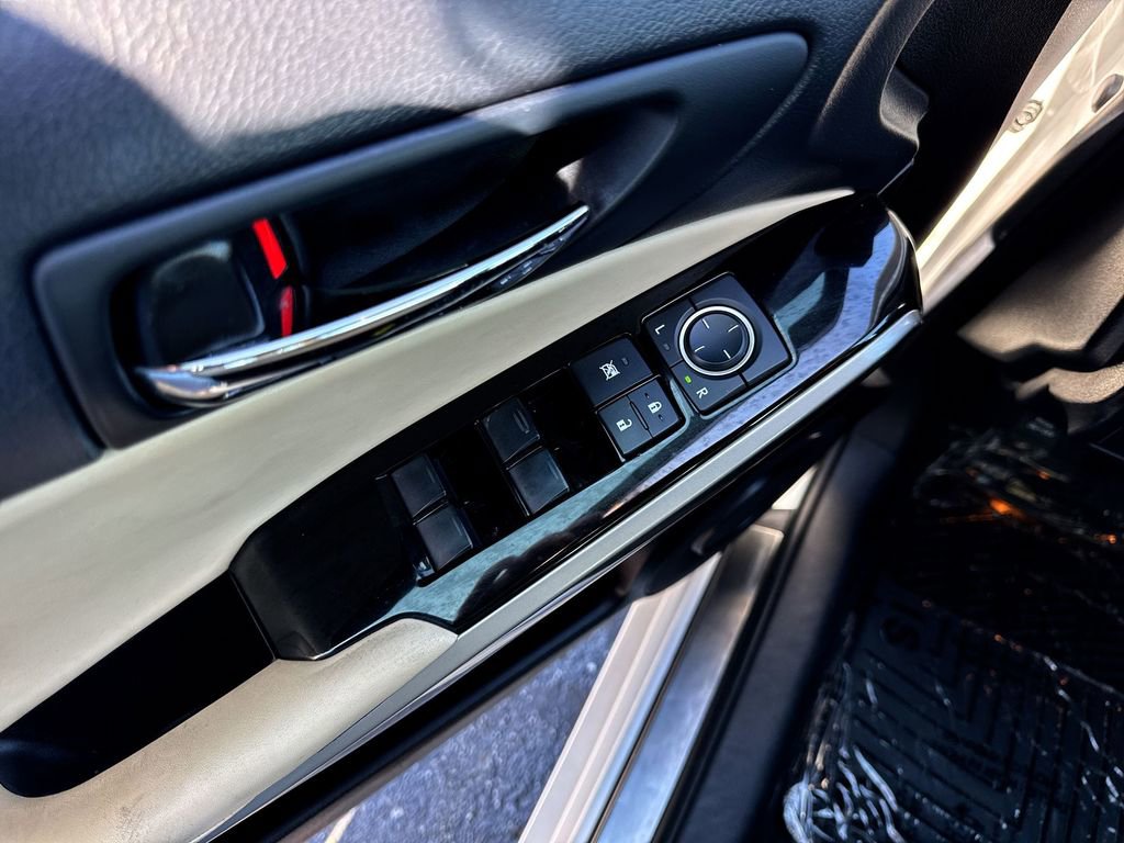 Used 2016 Lexus IS 200t image 13