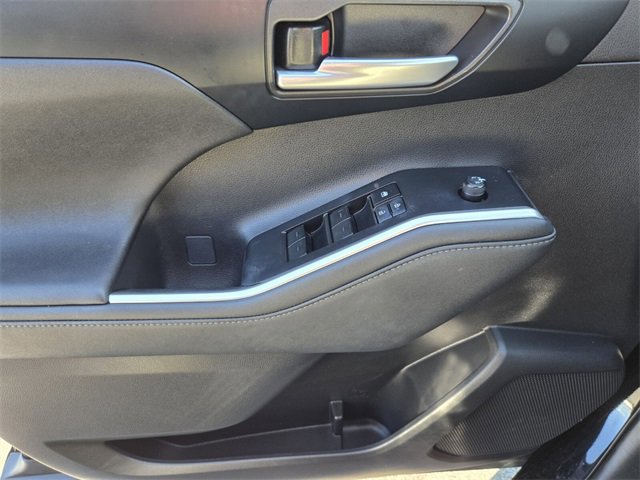 Used 2023 Toyota Highlander XLE image 34