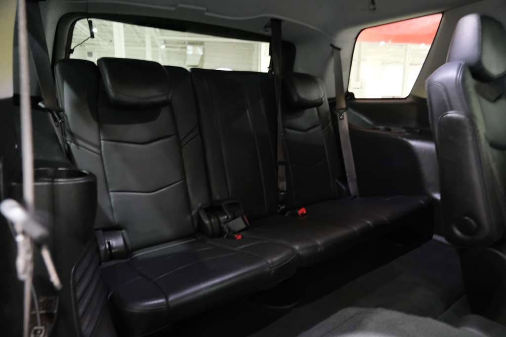 Used 2018 Cadillac Escalade Premium Luxury AWD/4WD image 28