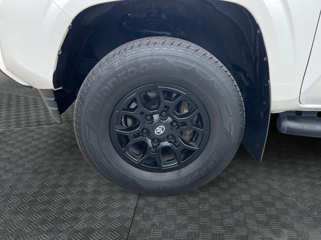 Used 2021 Toyota Tacoma SR AWD/4WD image 14