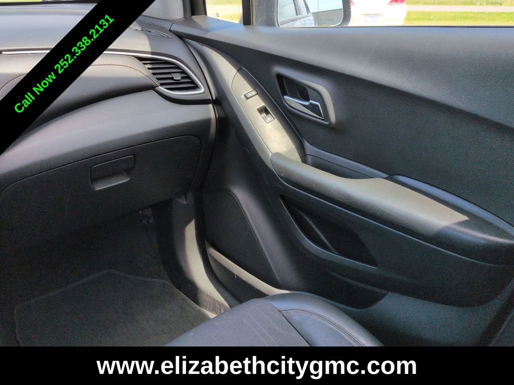 Used 2022 Chevrolet Trax LT w/ Driver Confidence Package AWD/4WD image 17