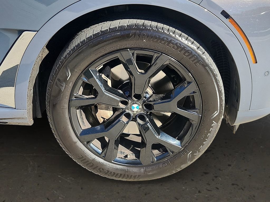 Used 2023 BMW X7 xDrive40i w/ Executive Package image 9