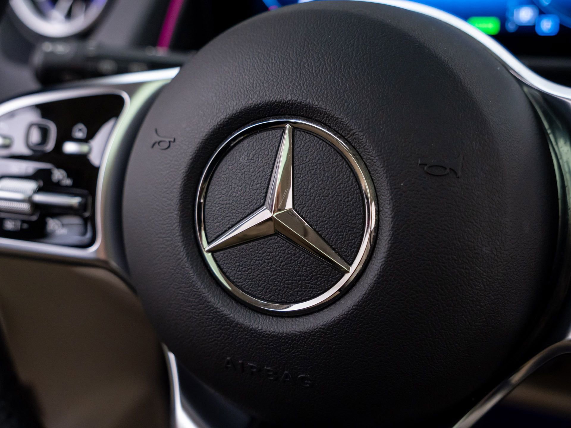 Certified 2023 Mercedes-Benz EQB 300 4MATIC w/ Exclusive Package image 30