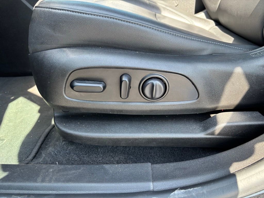 Used 2021 Chevrolet Blazer LT w/ Sound & Technology Package FWD image 17