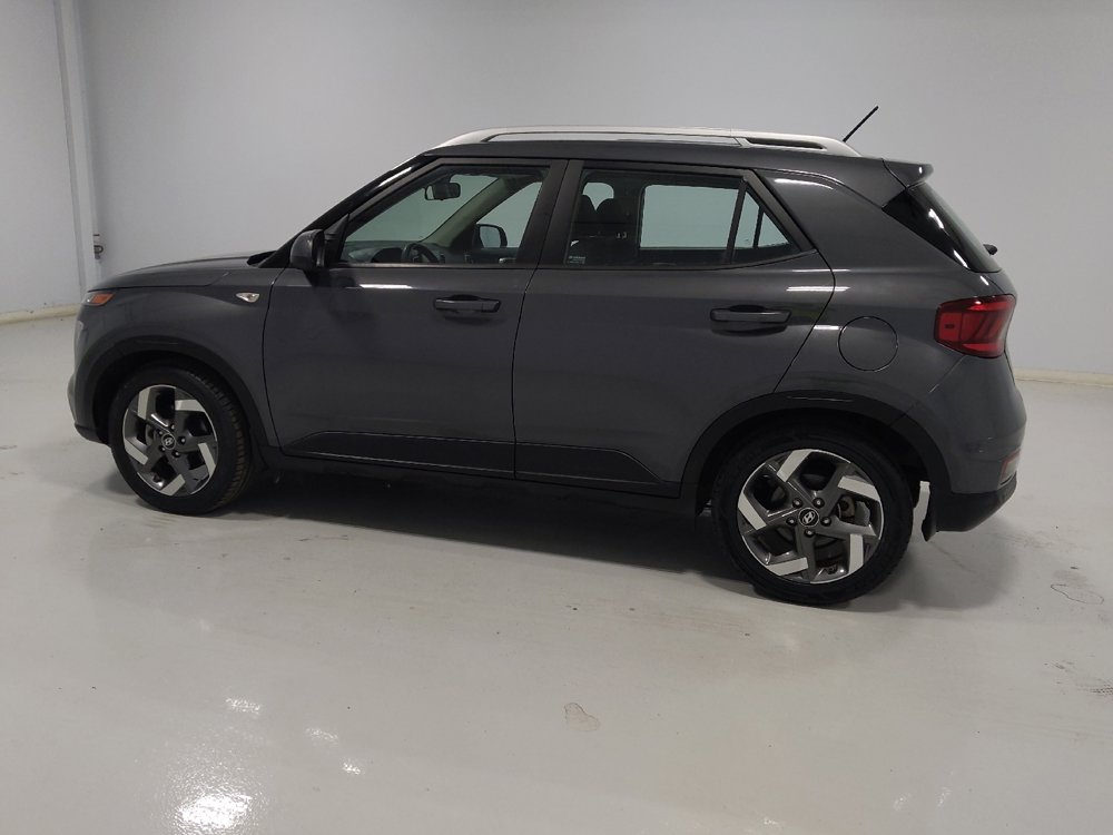 Used 2023 Hyundai Venue SEL FWD image 3