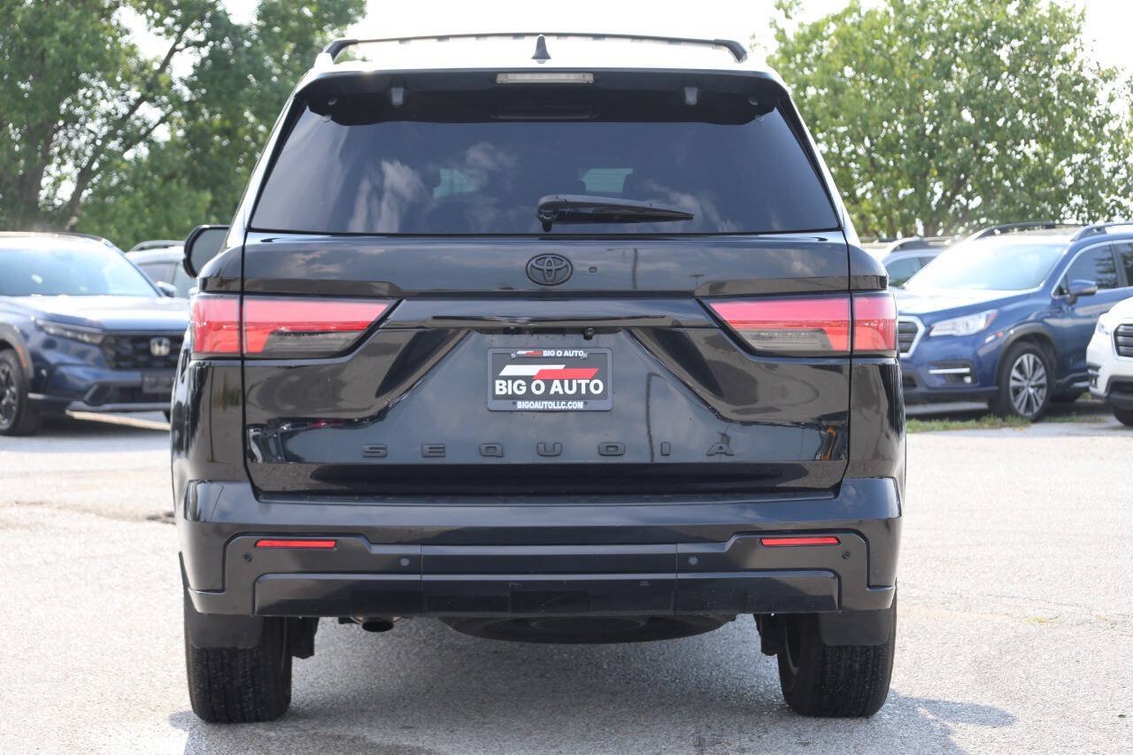 Used 2024 Toyota Sequoia Platinum AWD/4WD image 10