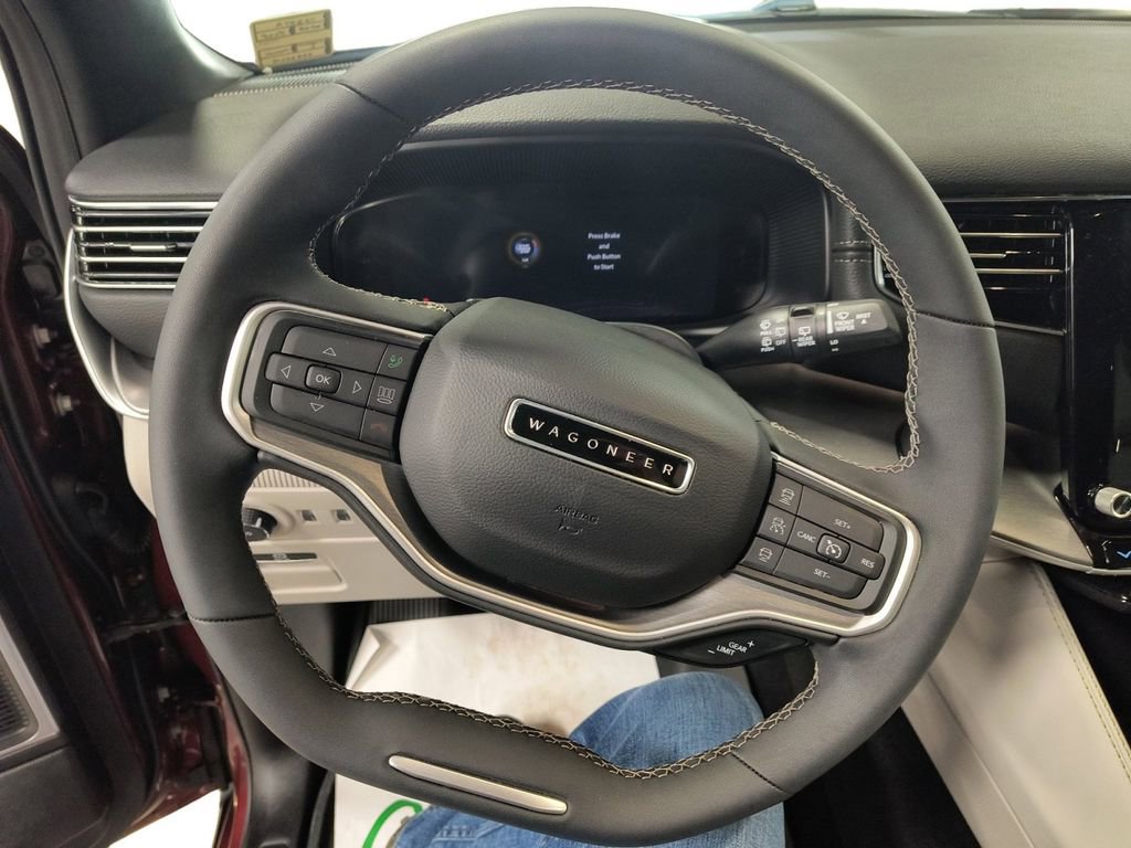 Used 2025 Jeep Wagoneer L Series III AWD/4WD image 13