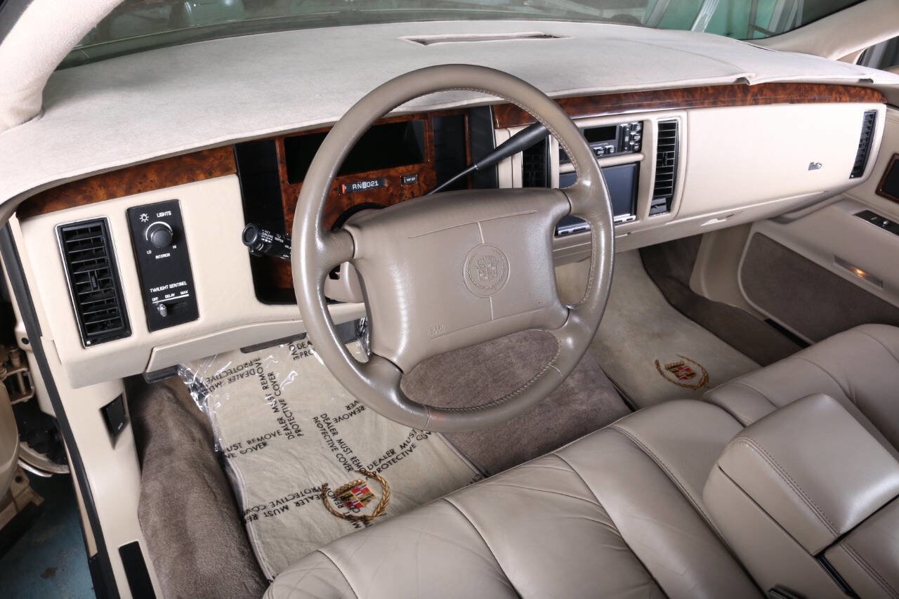 Used 1994 Cadillac Fleetwood Brougham RWD image 67