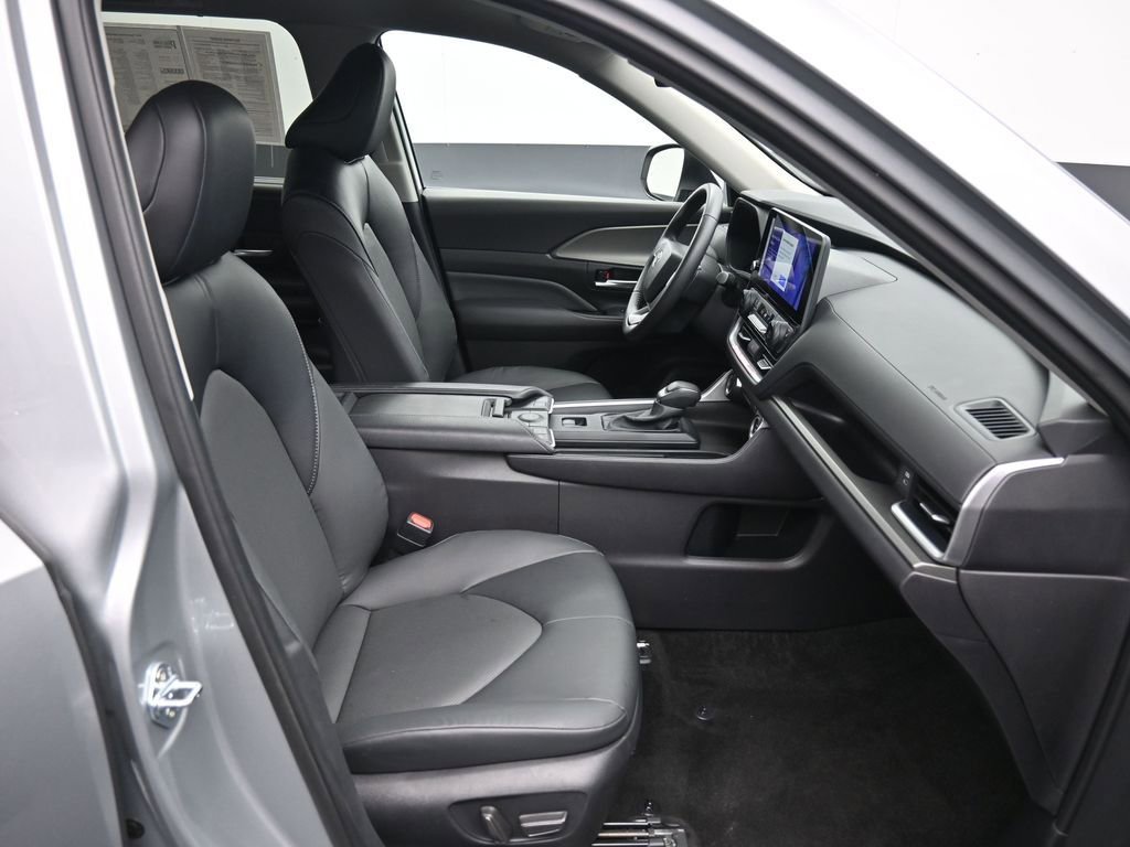Certified 2025 Toyota Grand Highlander AWD image 26