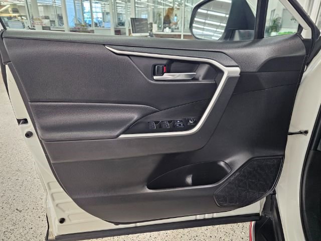 Used 2022 Toyota RAV4 XLE w/ Convenience Package image 26
