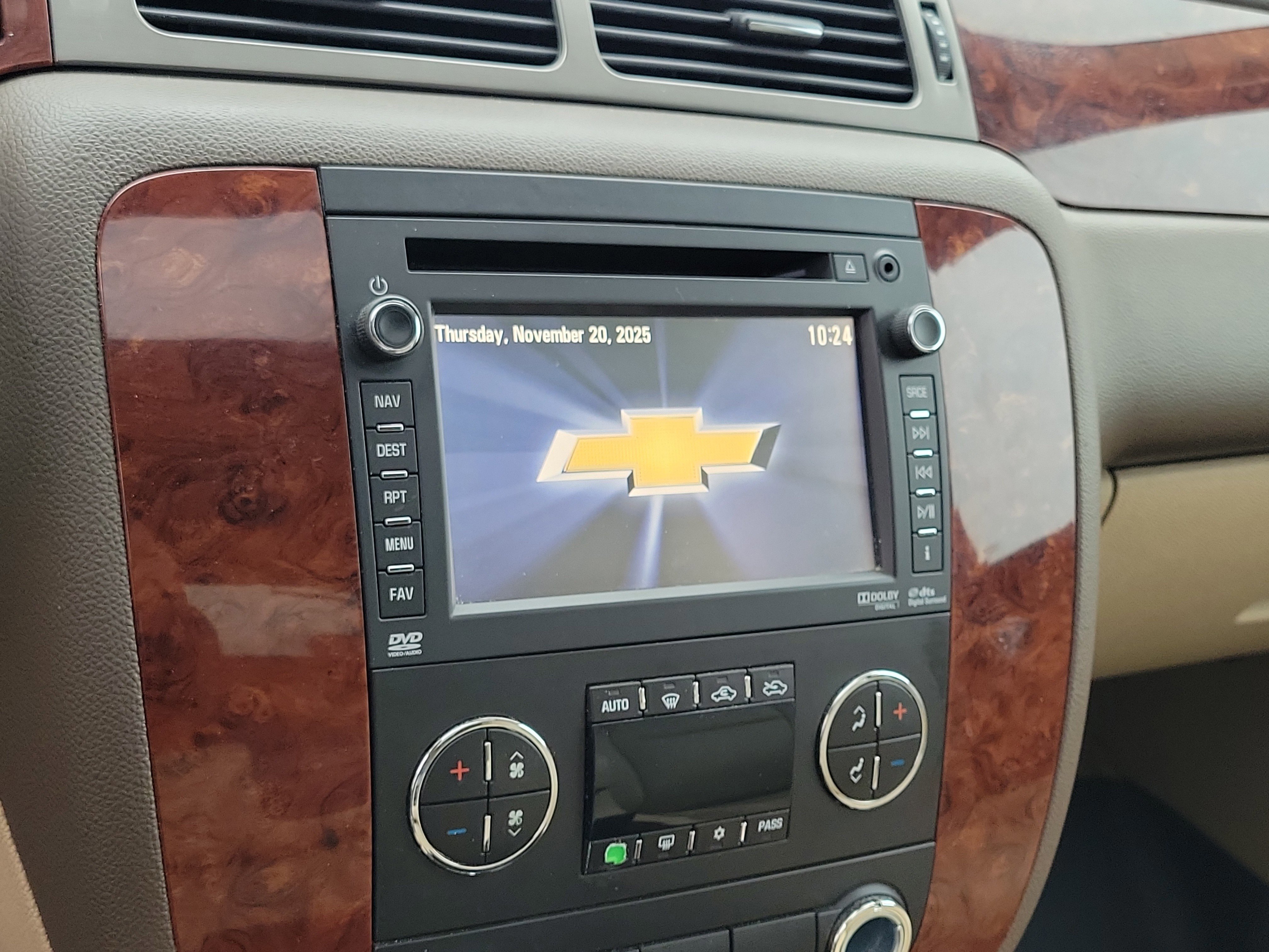 Used 2013 Chevrolet Avalanche LTZ image 26