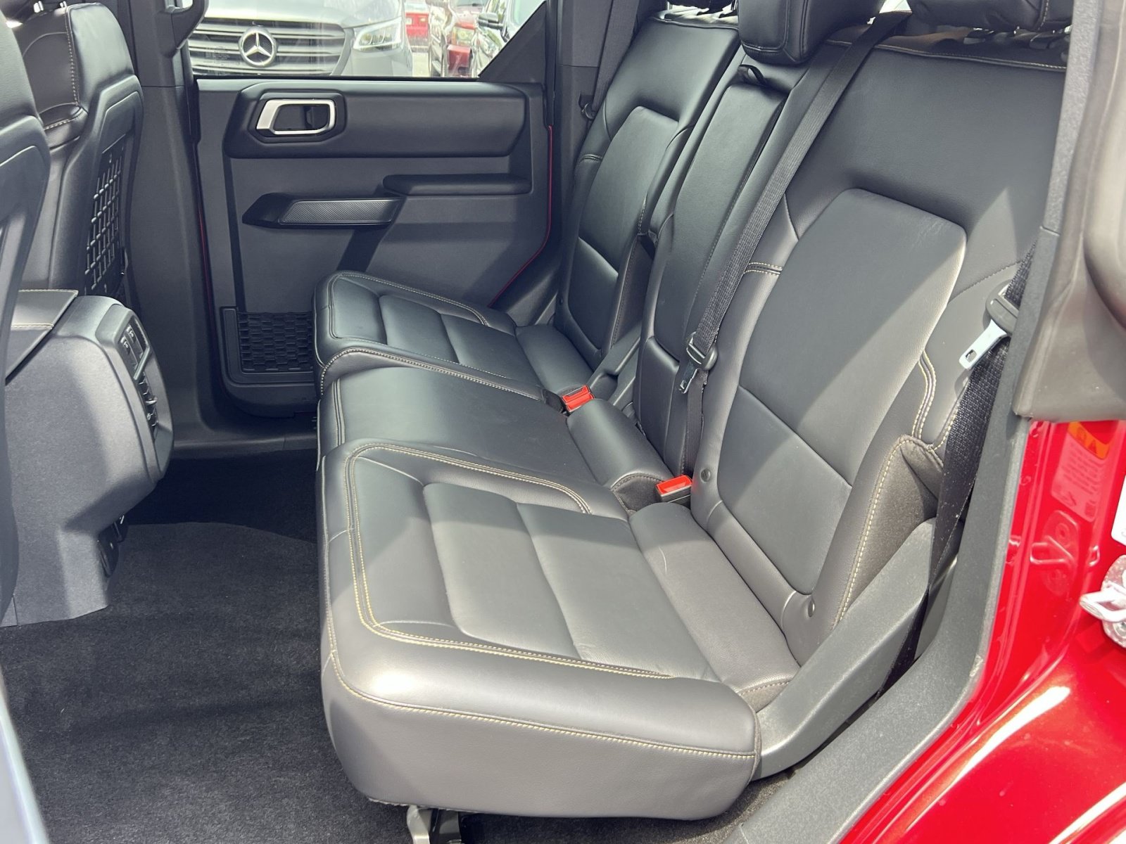 Used 2025 Ford Bronco Badlands AWD/4WD image 30