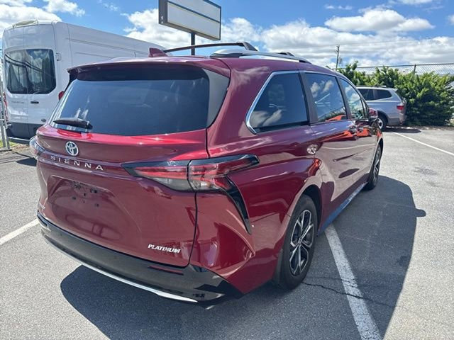 Used 2025 Toyota Sienna Platinum AWD/4WD image 7