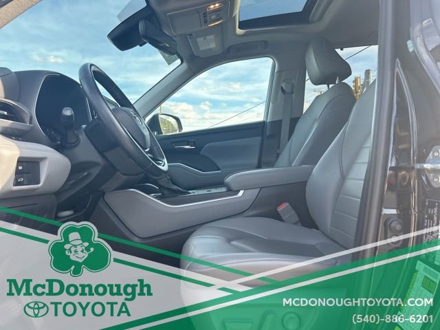 Used 2021 Toyota Highlander XLE image 7