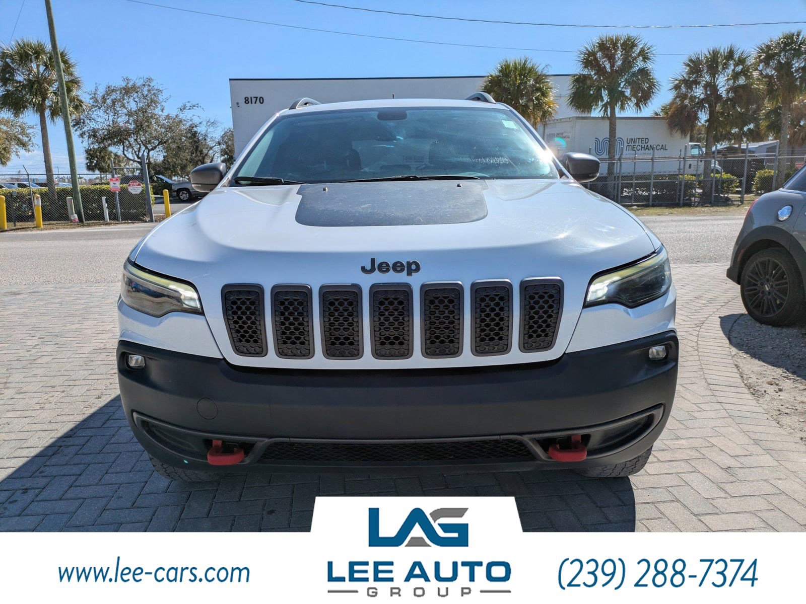 Used 2020 Jeep Cherokee Trailhawk AWD/4WD image 7