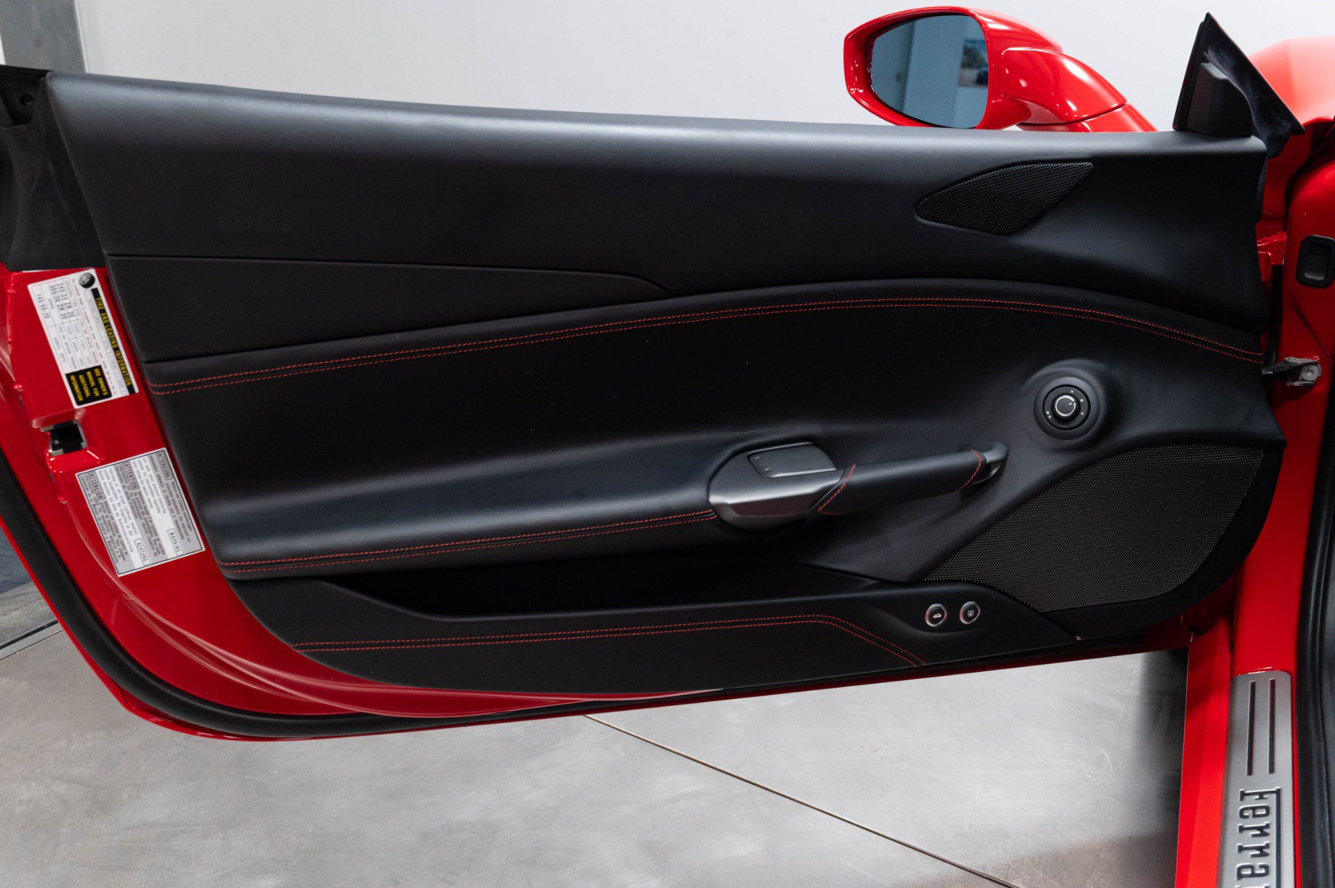 Used 2018 Ferrari 488 GTB RWD image 6