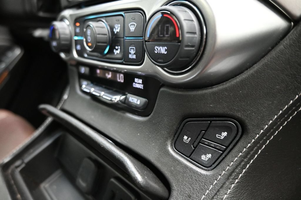 Used 2019 Chevrolet Suburban Premier w/ Premier Plus Edition RWD image 21