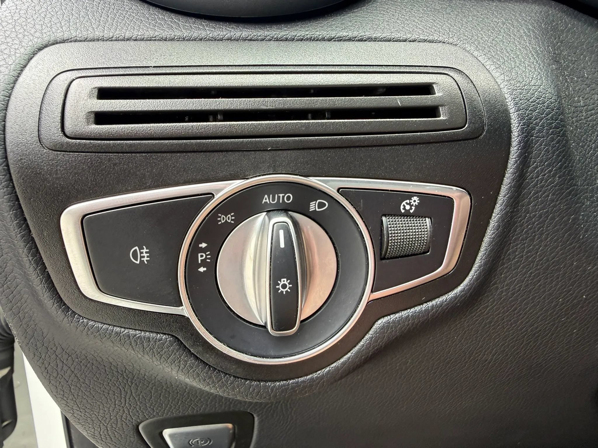 Used 2021 Mercedes-Benz GLC 300 4MATIC image 29