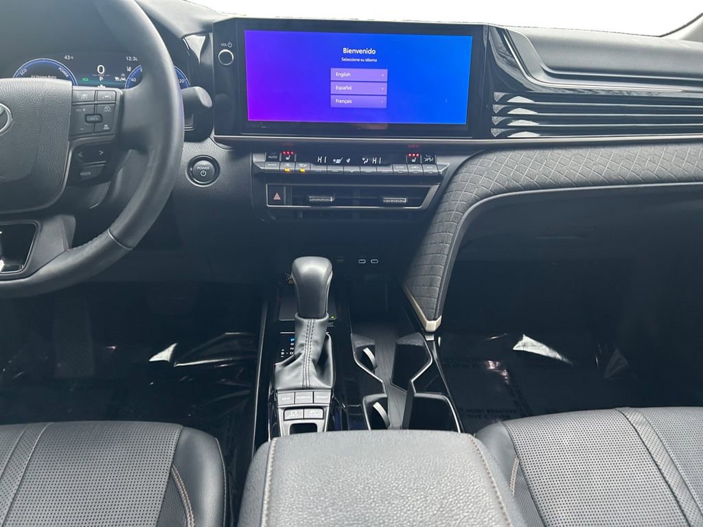 Used 2025 Toyota Camry XLE image 12