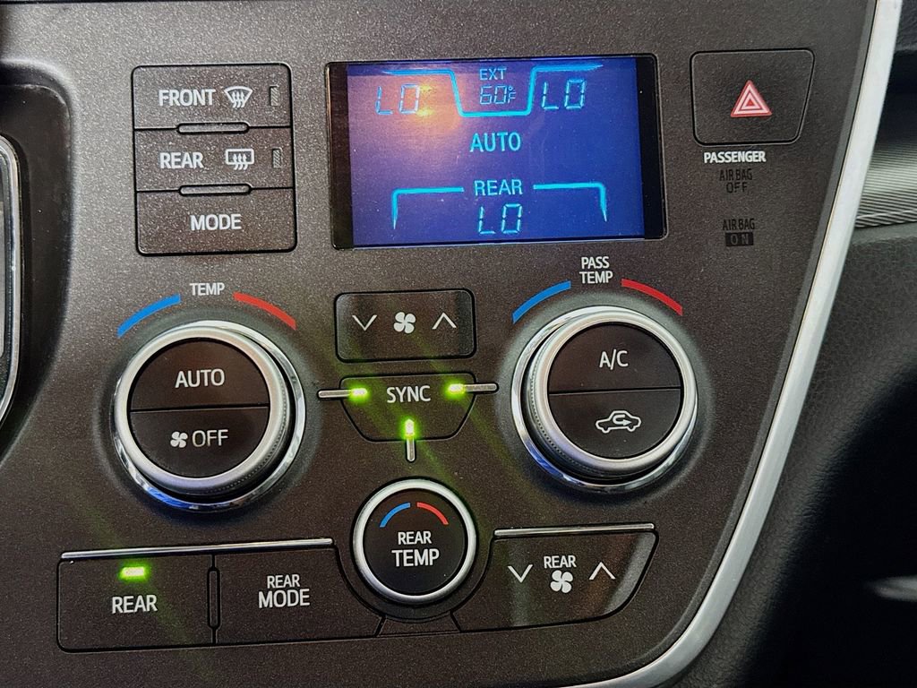 Used 2015 Toyota Sienna SE FWD image 15