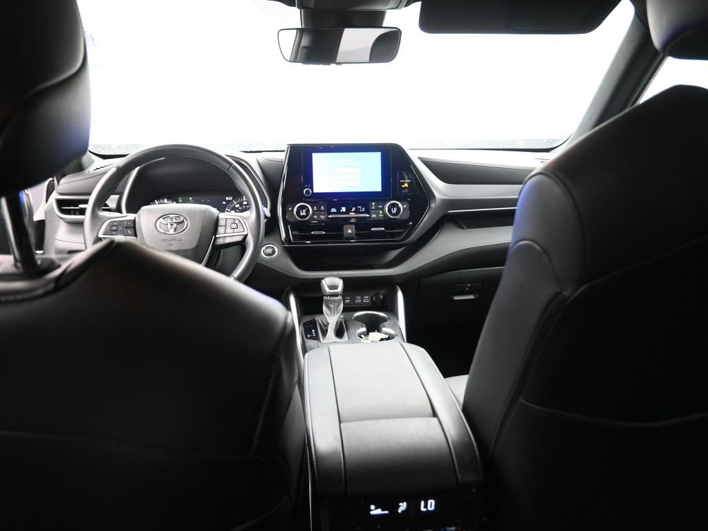 Used 2023 Toyota Highlander XSE FWD image 13