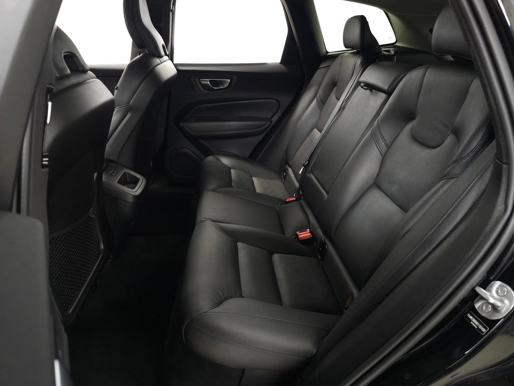 Certified 2025 Volvo XC60 B5 Plus AWD/4WD image 34