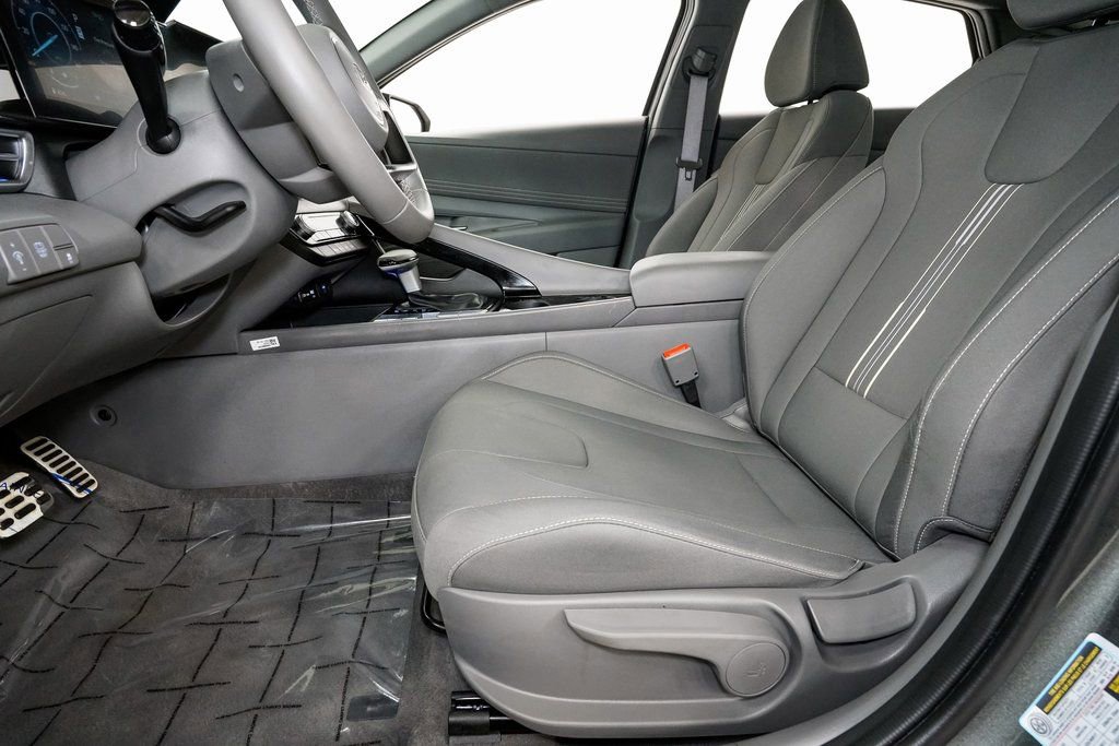Used 2025 Hyundai Elantra SEL image 10
