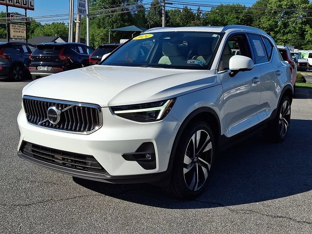 Certified 2024 Volvo XC40 B5 Ultimate w/ Protection Package Premier AWD/4WD image 3