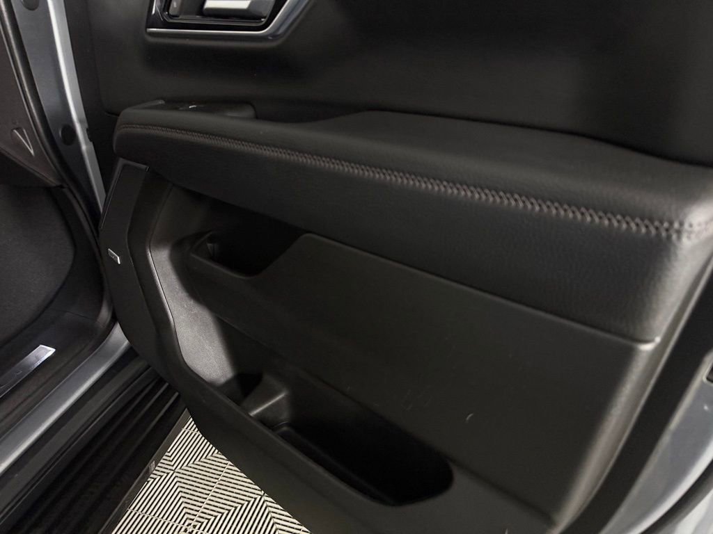 Used 2025 GMC Yukon XL Denali image 36