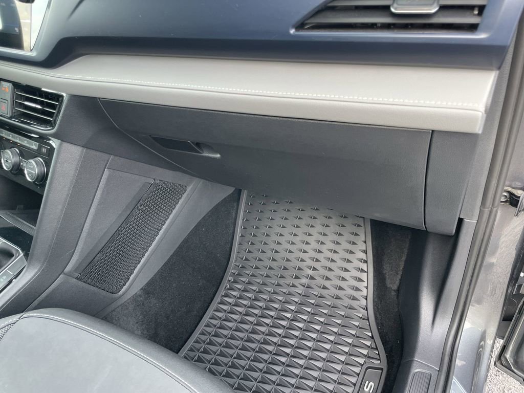 Certified 2024 Volkswagen Taos SE image 34