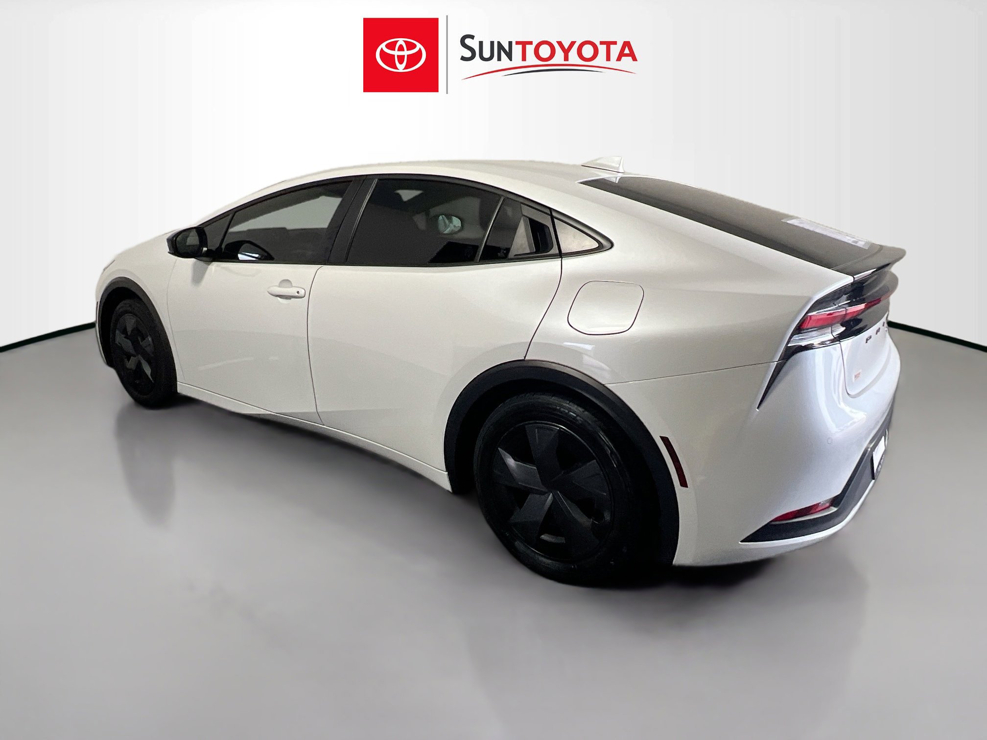 Used 2025 Toyota Prius LE FWD image 6