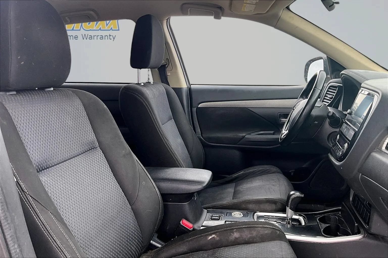 Used 2018 Mitsubishi Outlander SE AWD/4WD image 30