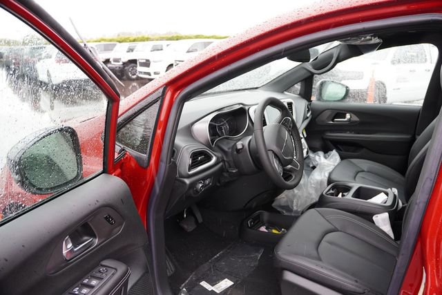 New 2026 Chrysler Pacifica Select image 10