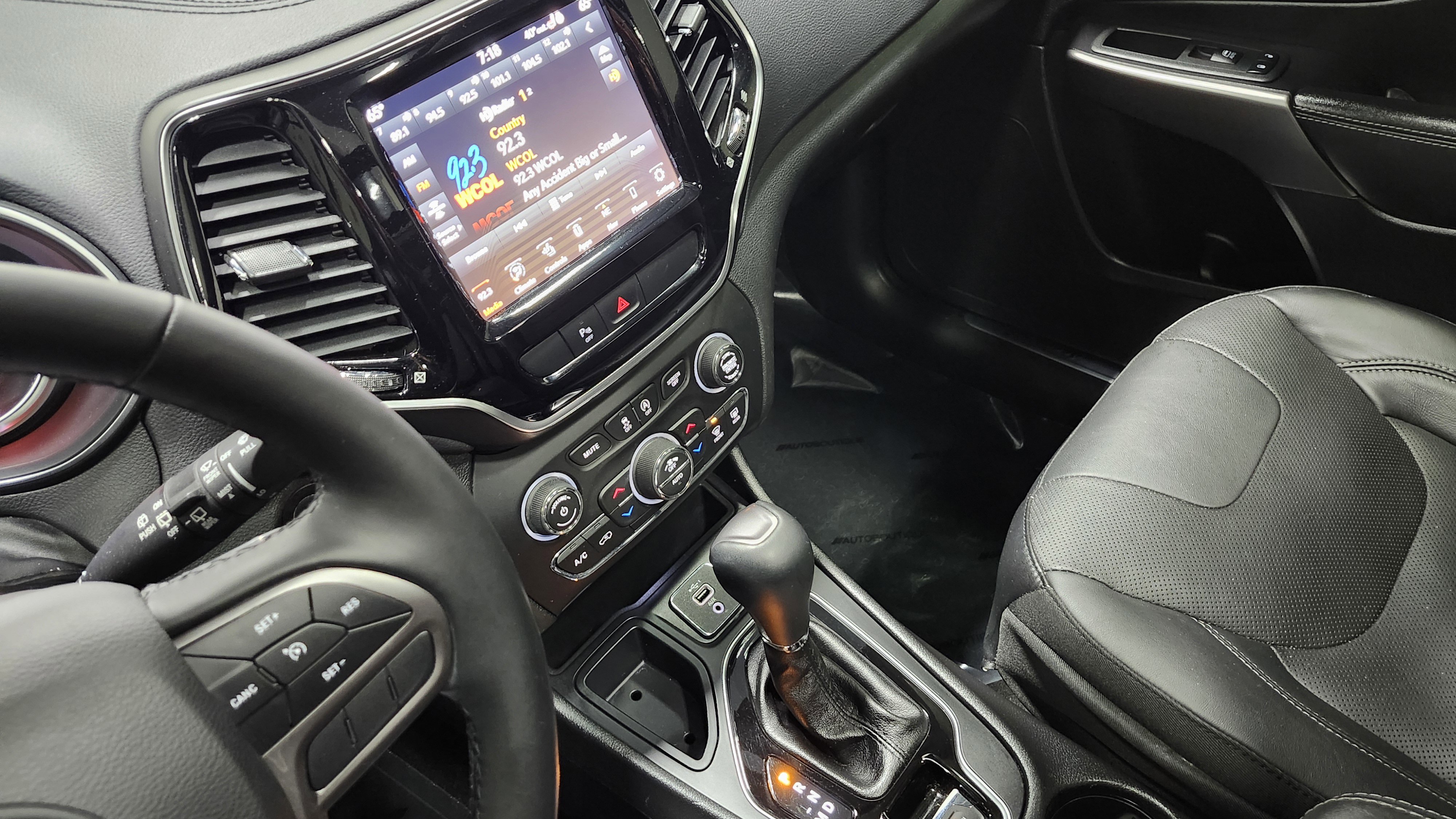 Used 2020 Jeep Cherokee Limited image 31