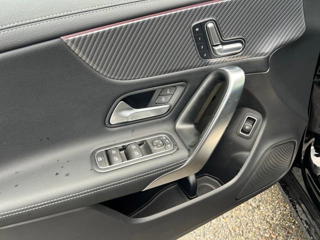 Used 2025 Mercedes-Benz CLA 250 4MATIC image 31
