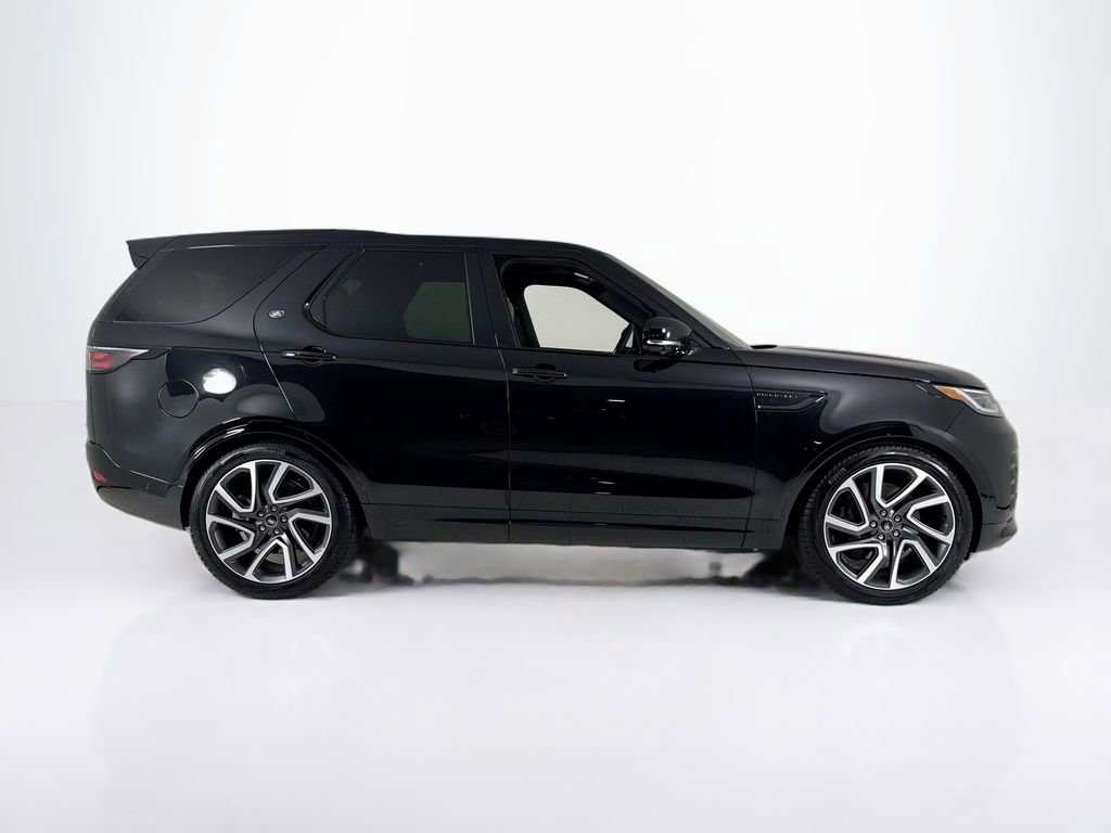 Used 2025 Land Rover Discovery Dynamic SE AWD/4WD image 6