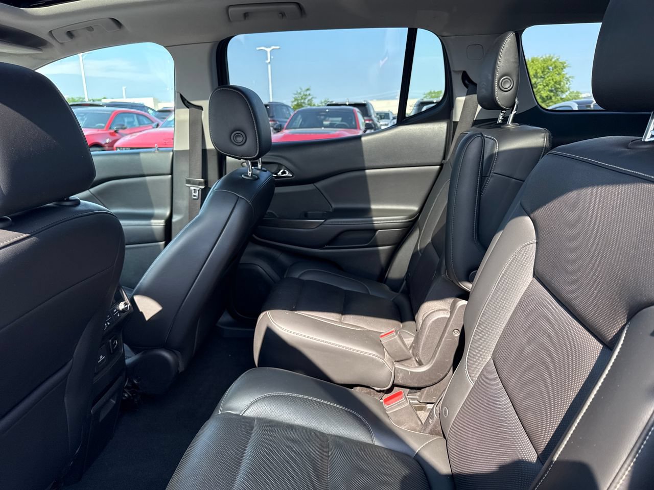 Used 2018 GMC Acadia SLT w/ LPO, Floor Liner Package FWD image 12