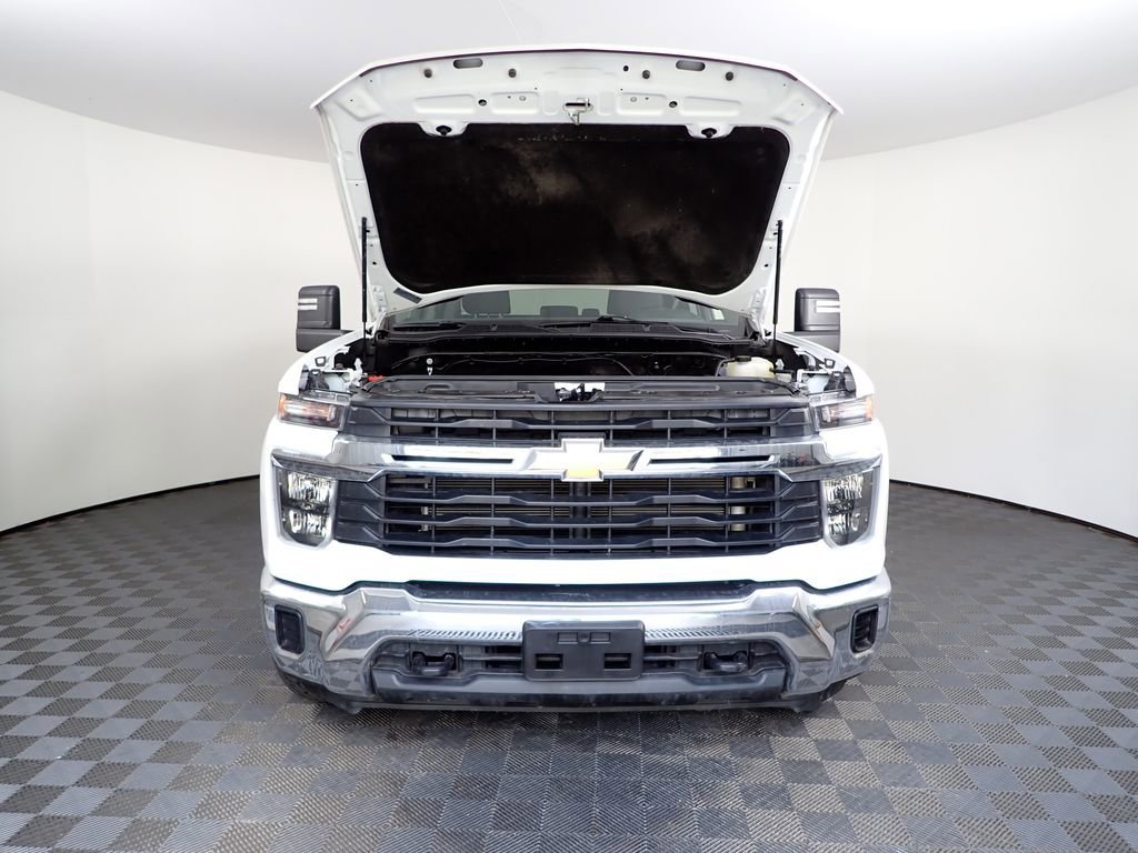 Used 2024 Chevrolet Silverado 2500 LT AWD/4WD image 10