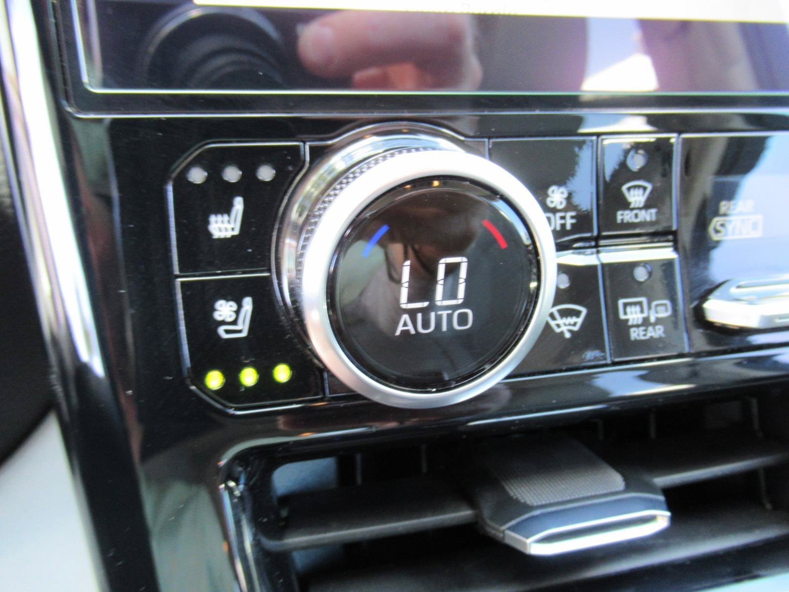 Used 2023 Toyota Highlander Limited FWD image 30