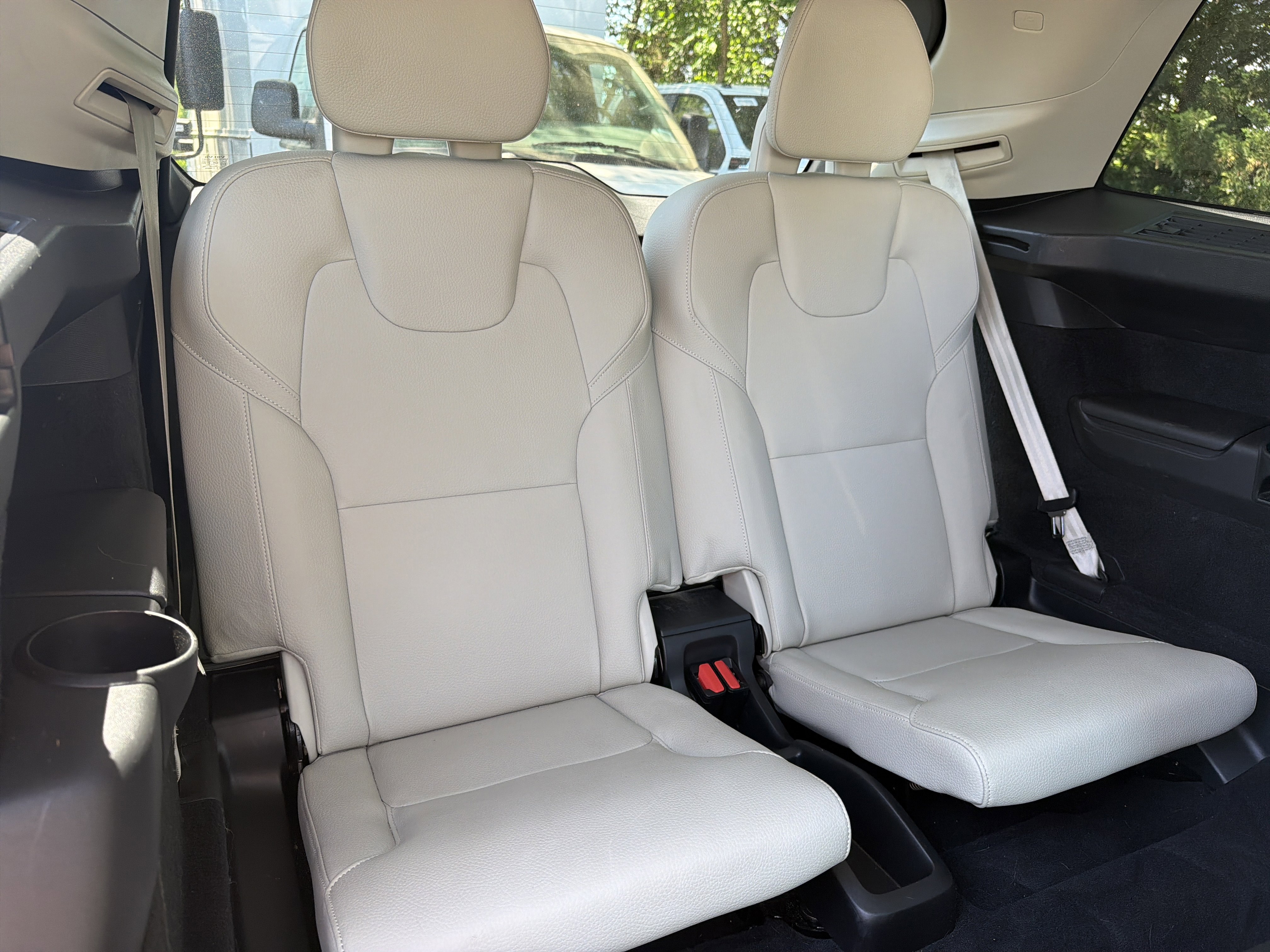 Used 2020 Volvo XC90 T5 Momentum w/ Protection Package Premier FWD image 32