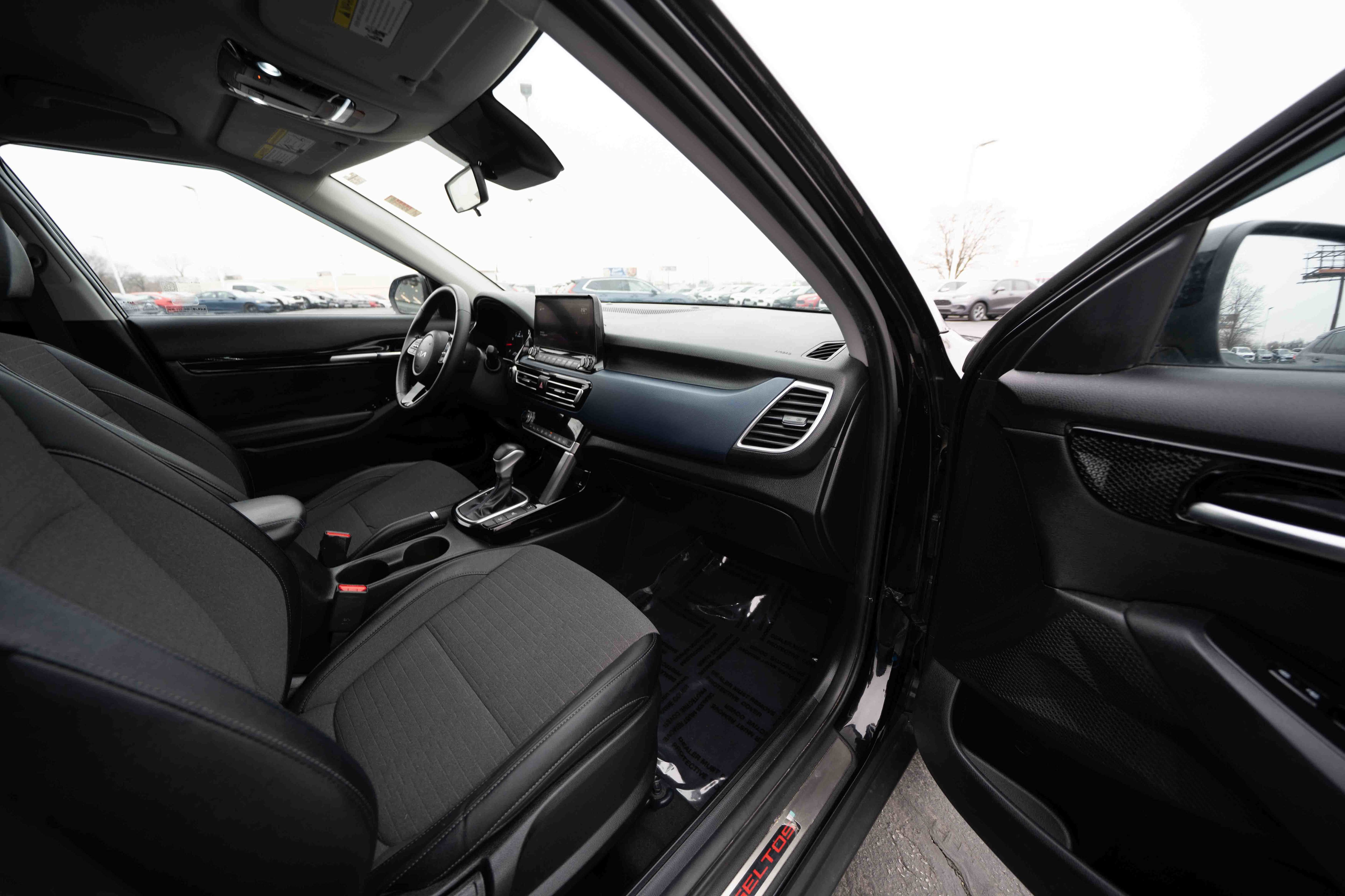 Used 2022 Kia Seltos Nightfall Edition image 26