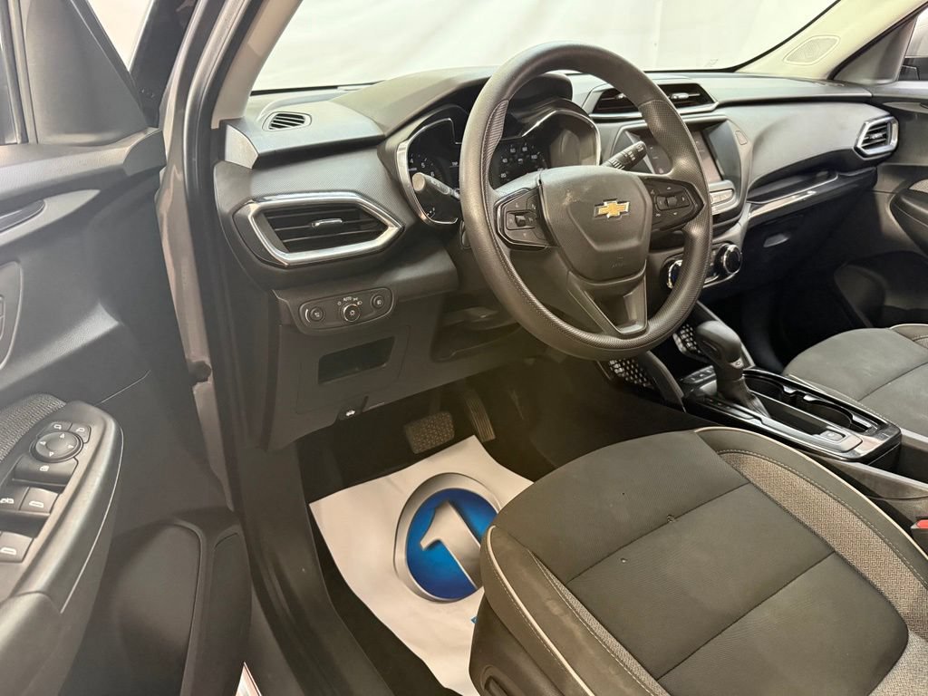 Used 2023 Chevrolet TrailBlazer LT FWD image 11
