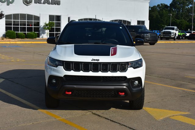 Used 2025 Jeep Compass Trailhawk AWD/4WD image 2