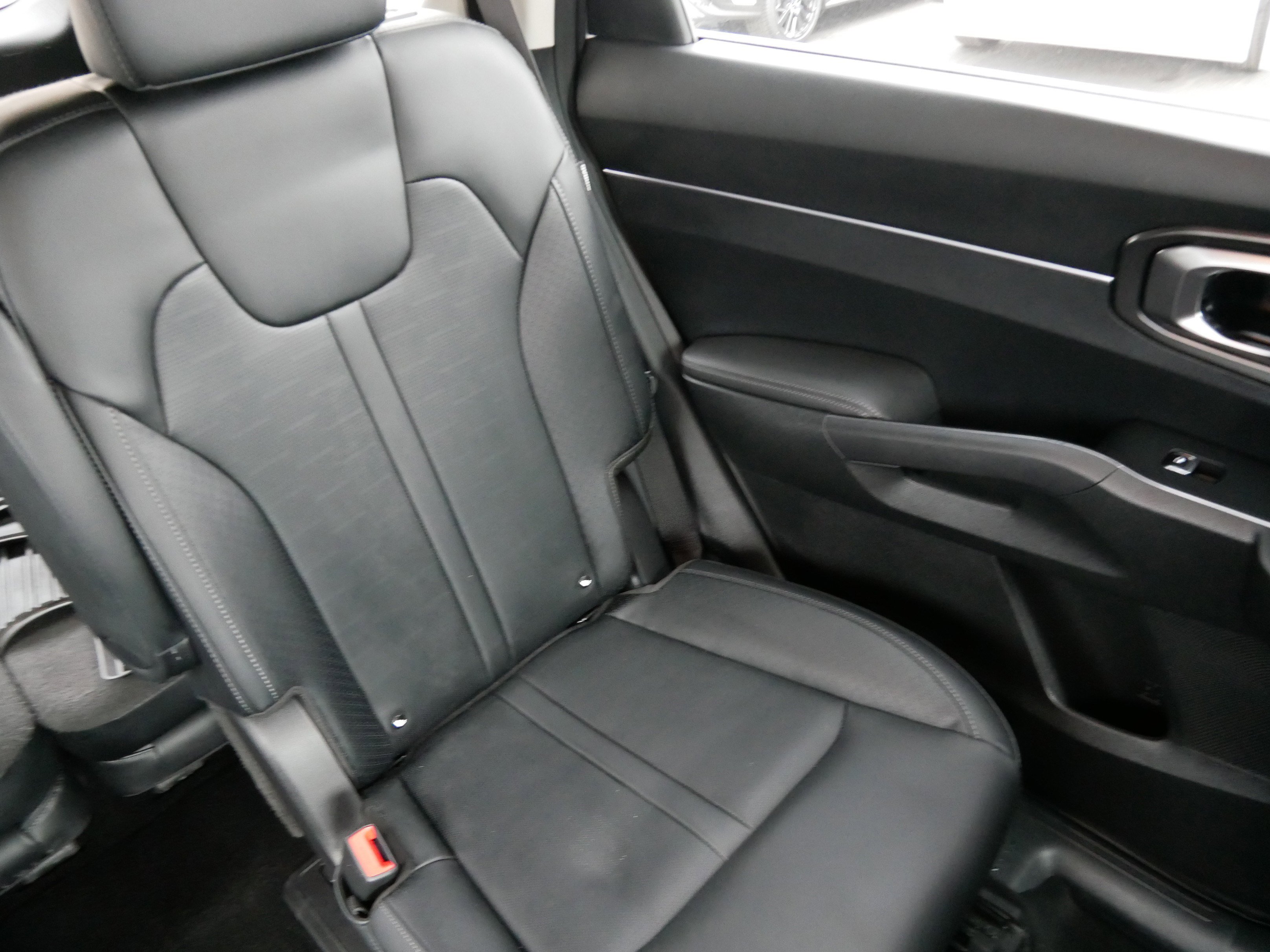 Used 2025 Kia Sorento EX image 14