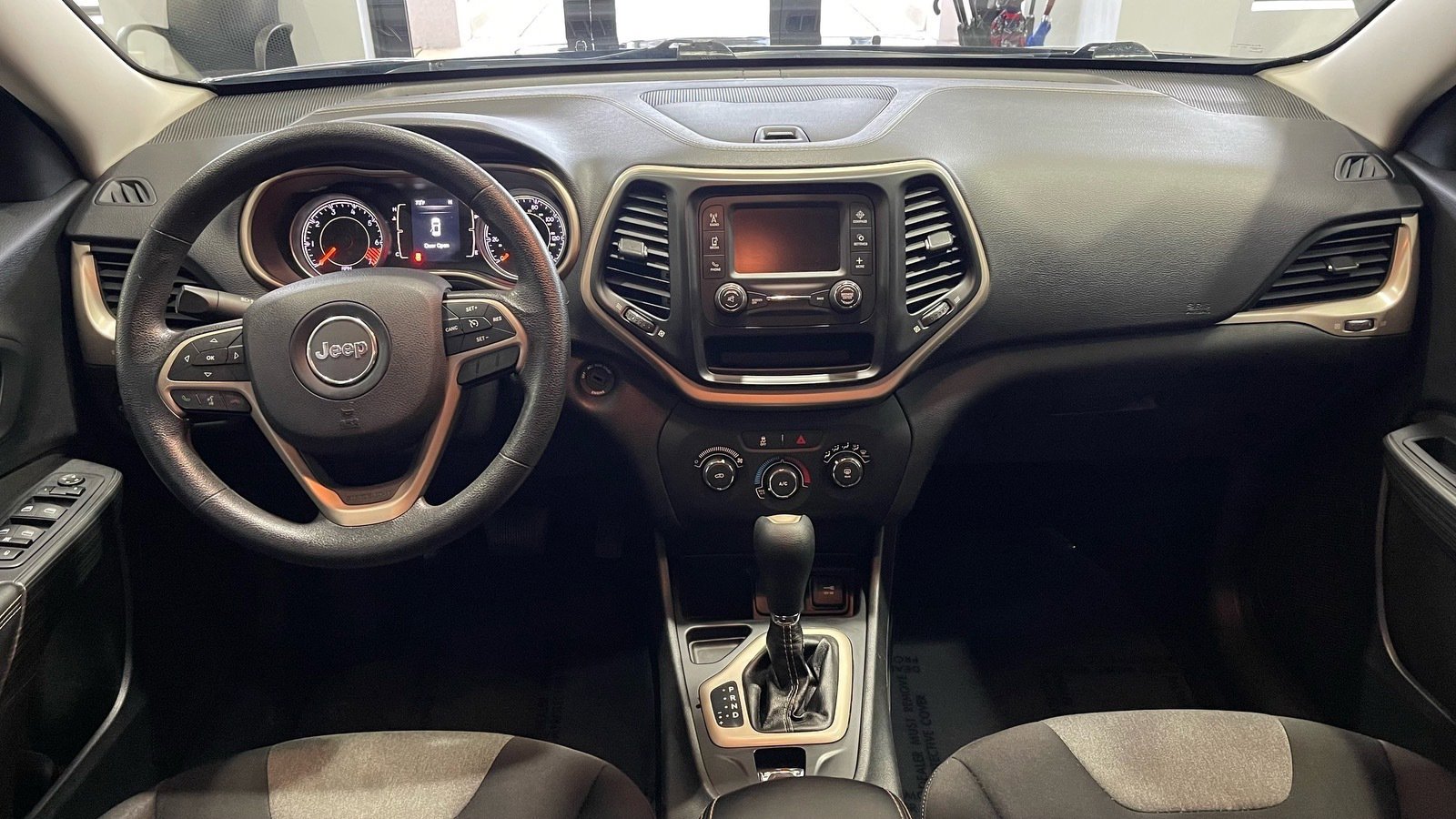 Used 2015 Jeep Cherokee Sport w/ Sport Appearance Group FWD image 29